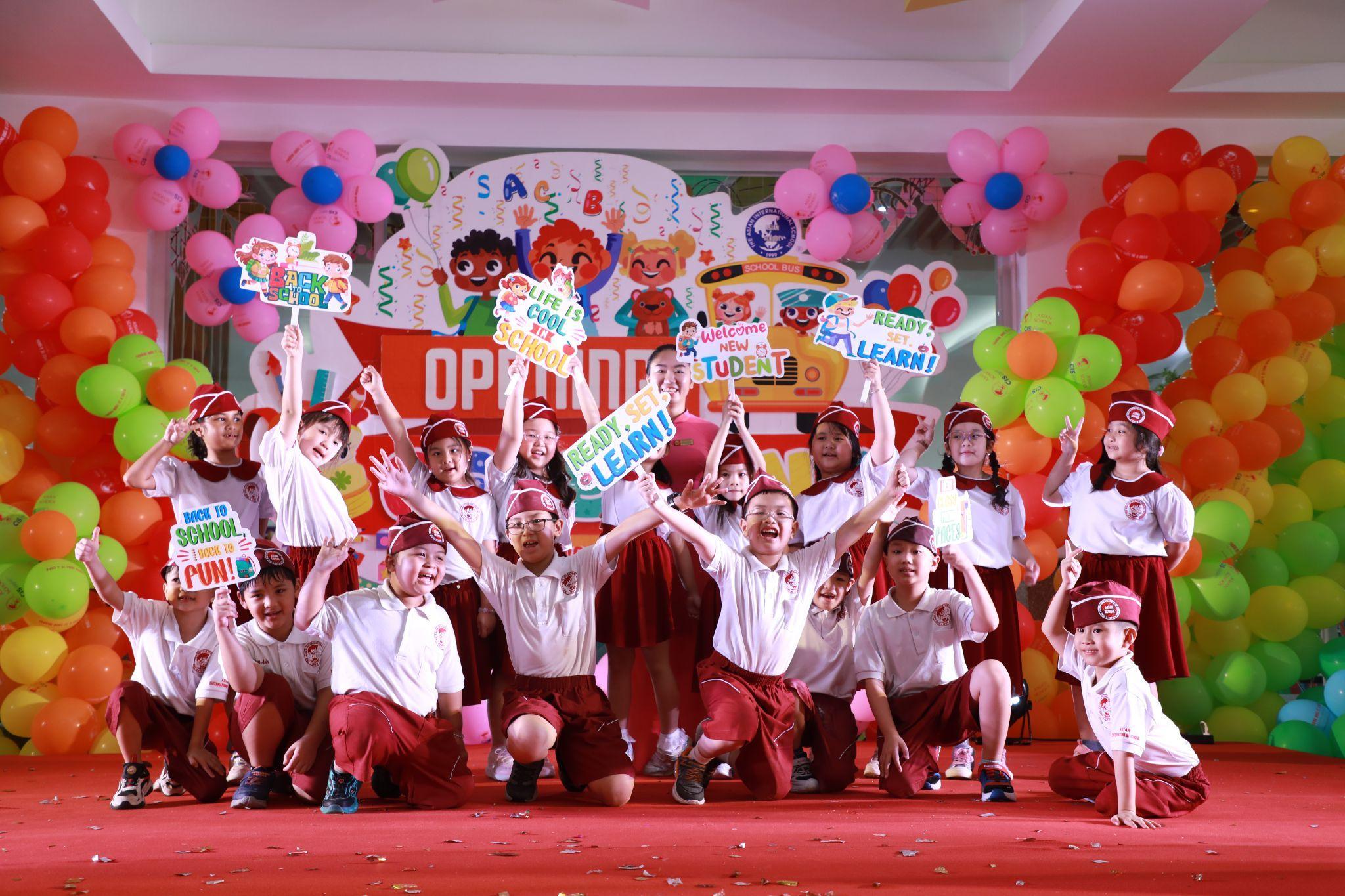 Rộn ràng ngày khai giảng tại Asian School<img src='/App_Themes/Default/Images/iconnew.gif' alt='' />